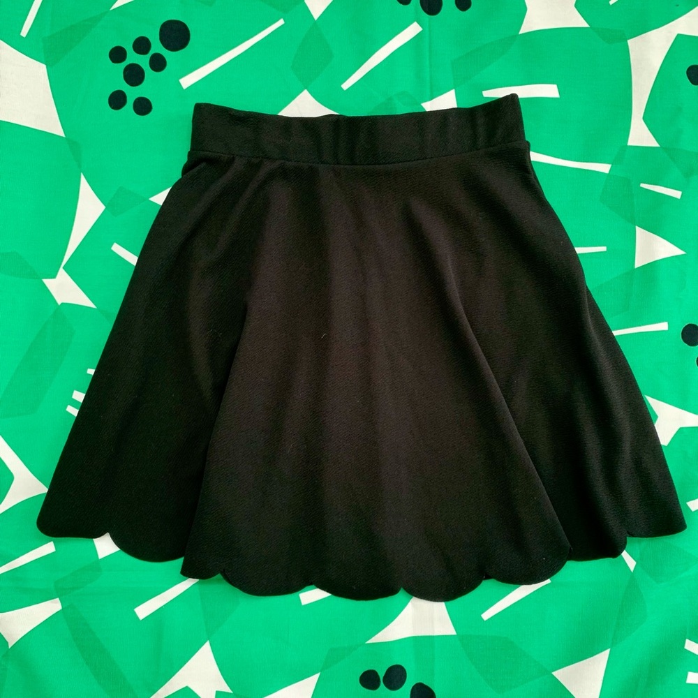 Charlotte Russe Scalloped Hem Black Skater Fit and Flare Skirt Medium